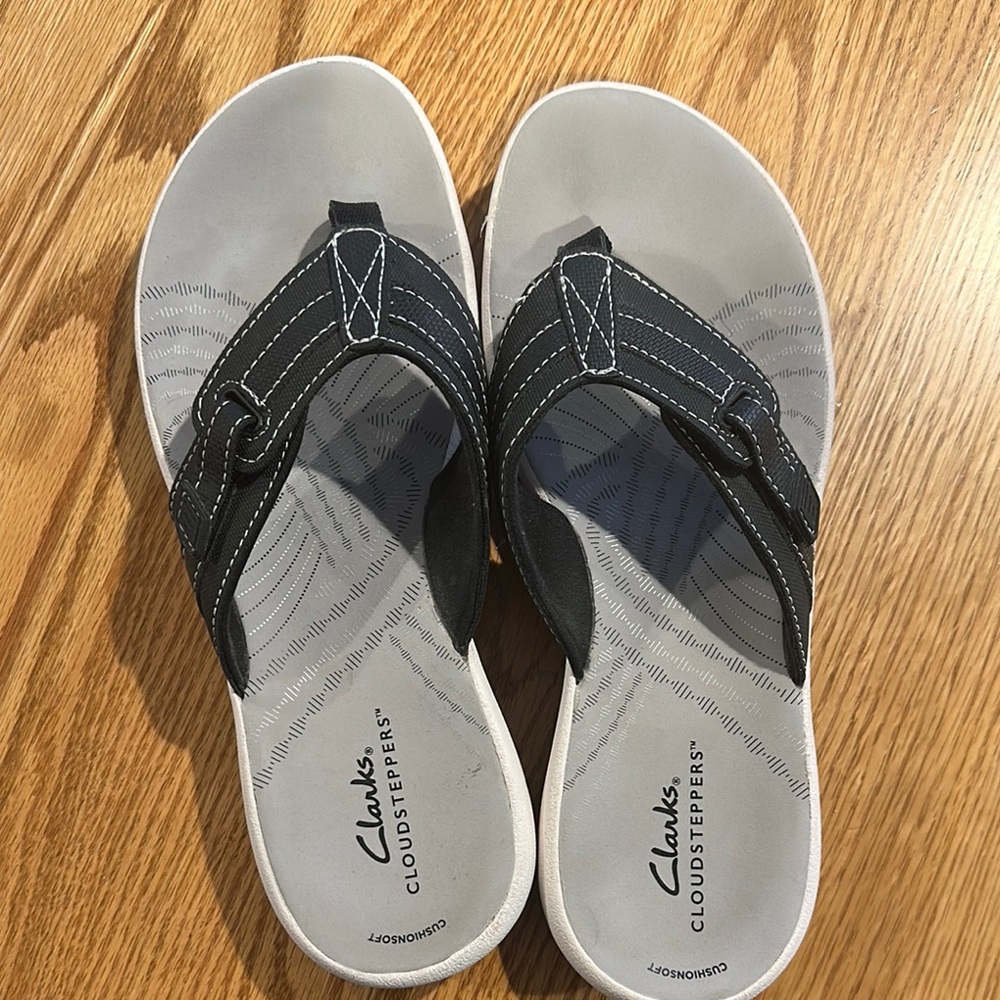 Clarks Cloudsteppers Black and Gray Flip Flops